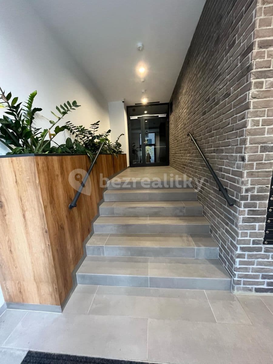 Pronájem bytu 1+kk 40 m², Vladimíra Kobranova, Praha, Praha Pronájem bytu 1+kk 40 m², Vladimíra Kobranova, Praha, Praha