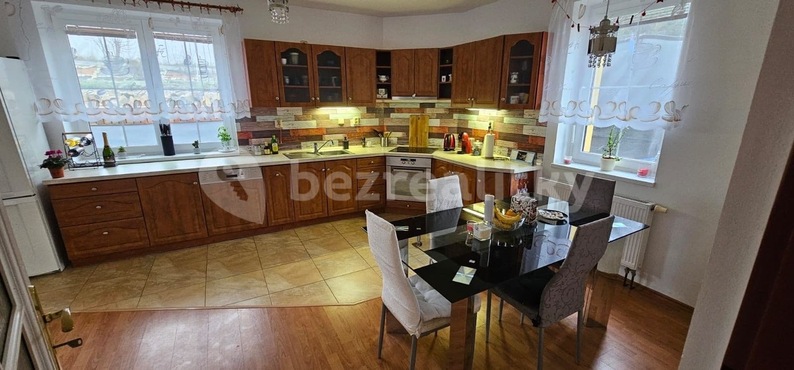 Pronájem domu 145 m², pozemek 1.250 m², Třebusice, Středočeský kraj Pronájem domu 145 m², pozemek 1.250 m², Třebusice, Středočeský kraj