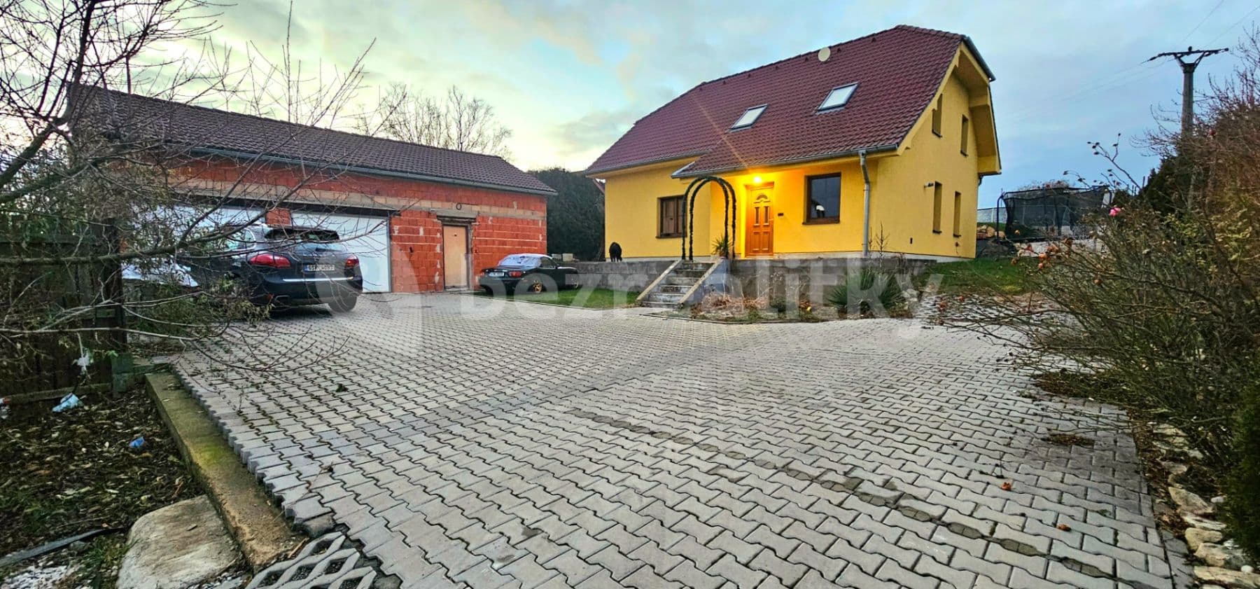 Pronájem domu 145 m², pozemek 1.250 m², Třebusice, Středočeský kraj Pronájem domu 145 m², pozemek 1.250 m², Třebusice, Středočeský kraj