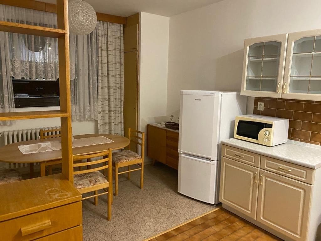 Pronájem bytu 2+1 85 m², Lonkova, Pardubice, Pardubický kraj Pronájem bytu 2+1 85 m², Lonkova, Pardubice, Pardubický kraj