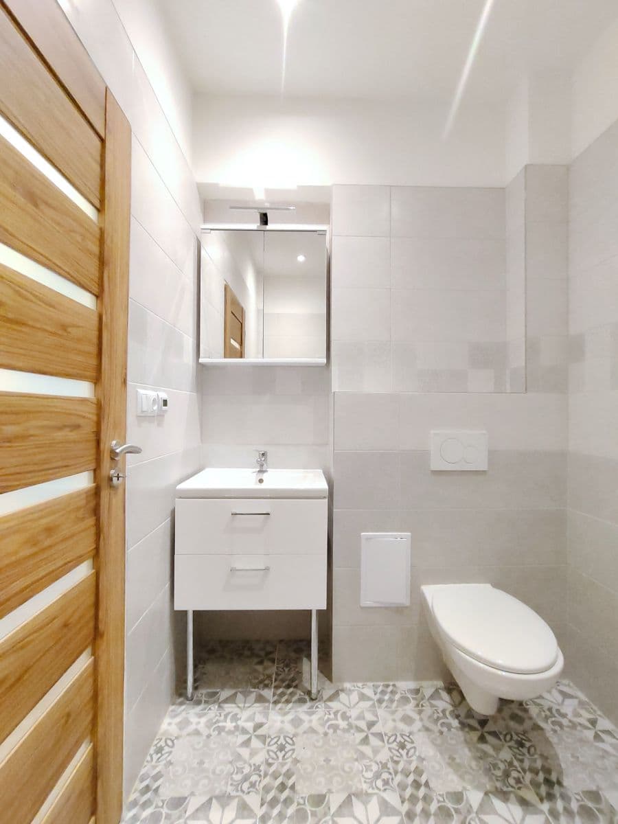 Pronájem bytu 1+kk 25 m², Nad Hradním potokem, Praha, Praha Pronájem bytu 1+kk 25 m², Nad Hradním potokem, Praha, Praha