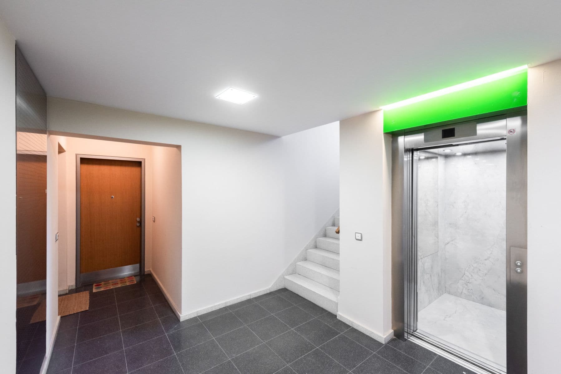 Pronájem bytu 56 m², Rohanské nábřeží, Praha, Praha Pronájem bytu 56 m², Rohanské nábřeží, Praha, Praha