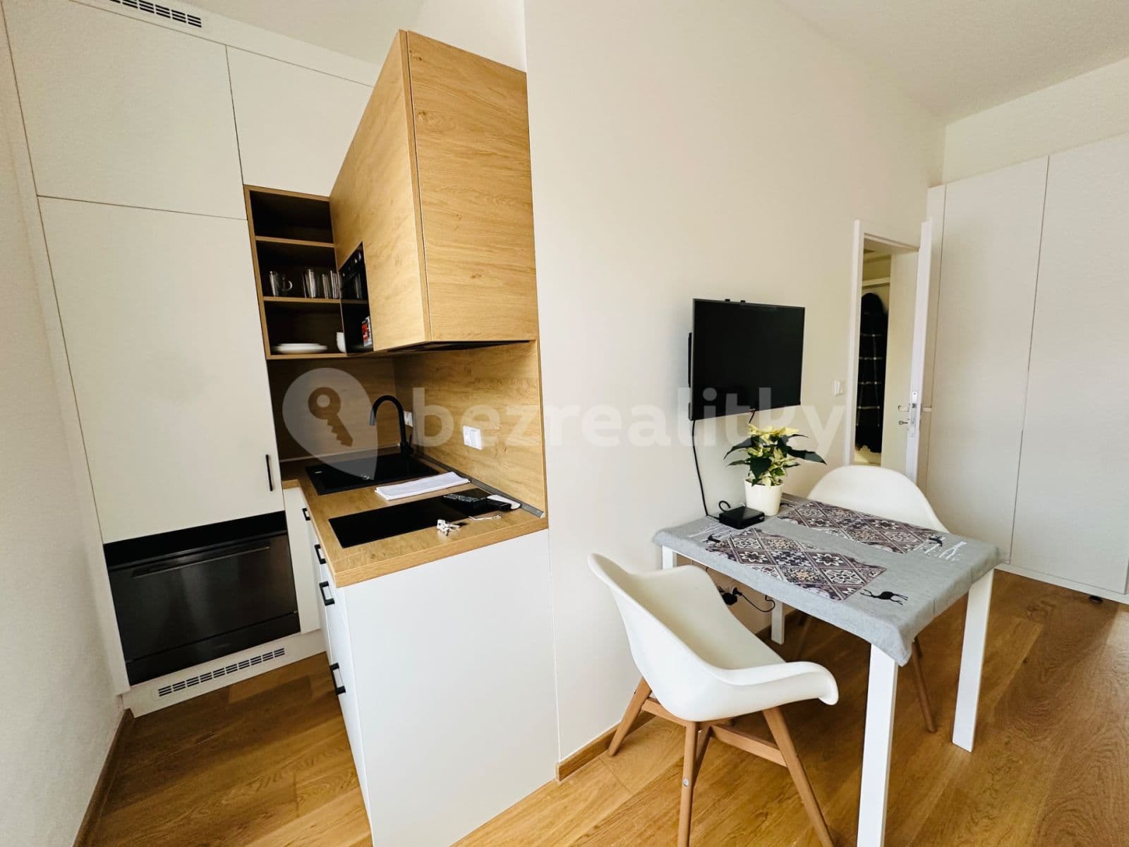 Pronájem bytu 1+kk 20 m², Na Neklance, Praha, Praha Pronájem bytu 1+kk 20 m², Na Neklance, Praha, Praha