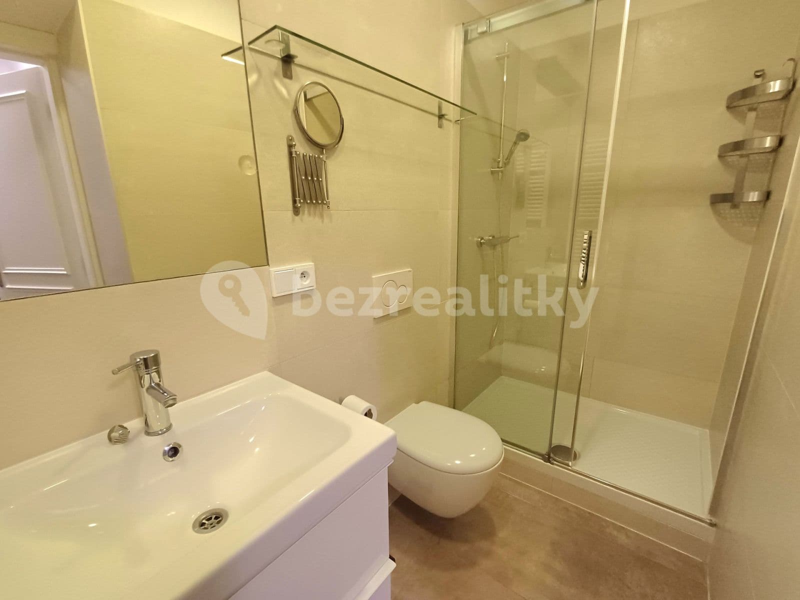 Pronájem bytu 2+kk 50 m², Nitranská, Praha, Praha Pronájem bytu 2+kk 50 m², Nitranská, Praha, Praha