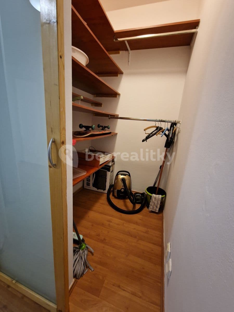 Pronájem bytu 2+kk 55 m², nábřeží Závodu míru, Pardubice, Pardubický kraj Pronájem bytu 2+kk 55 m², nábřeží Závodu míru, Pardubice, Pardubický kraj