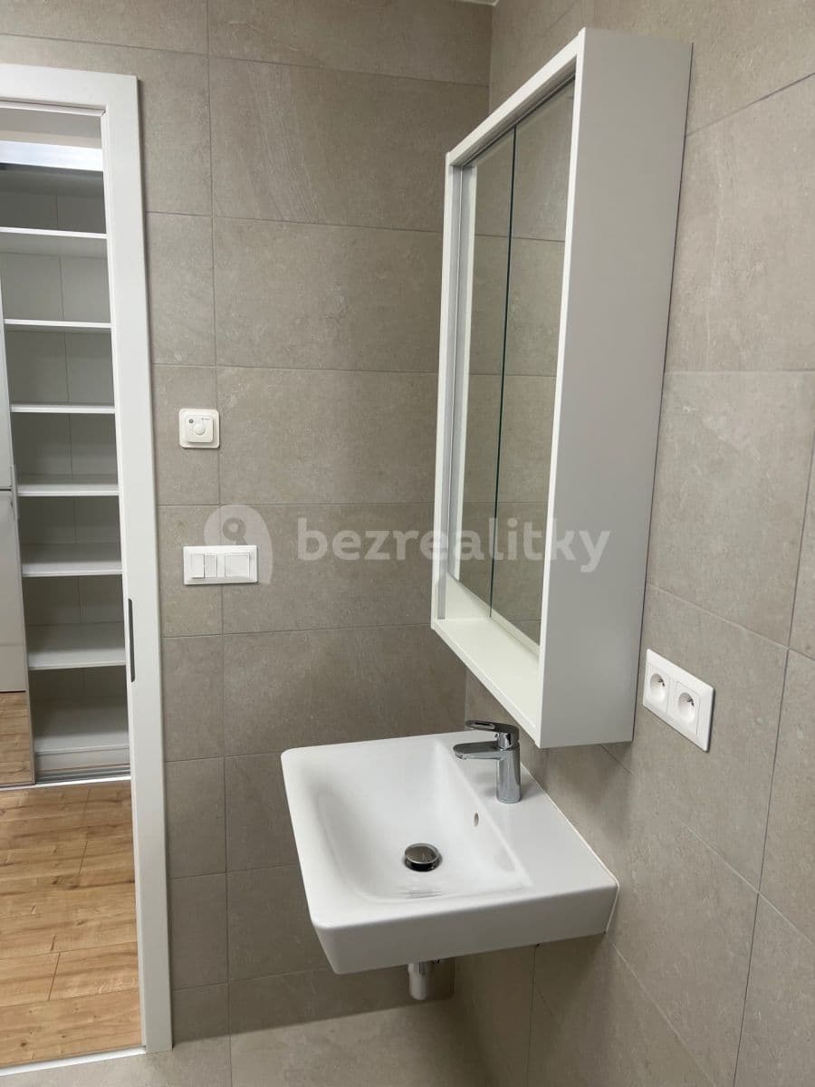 Pronájem bytu 1+kk 30 m², Za Humny, Modřice, Jihomoravský kraj Pronájem bytu 1+kk 30 m², Za Humny, Modřice, Jihomoravský kraj