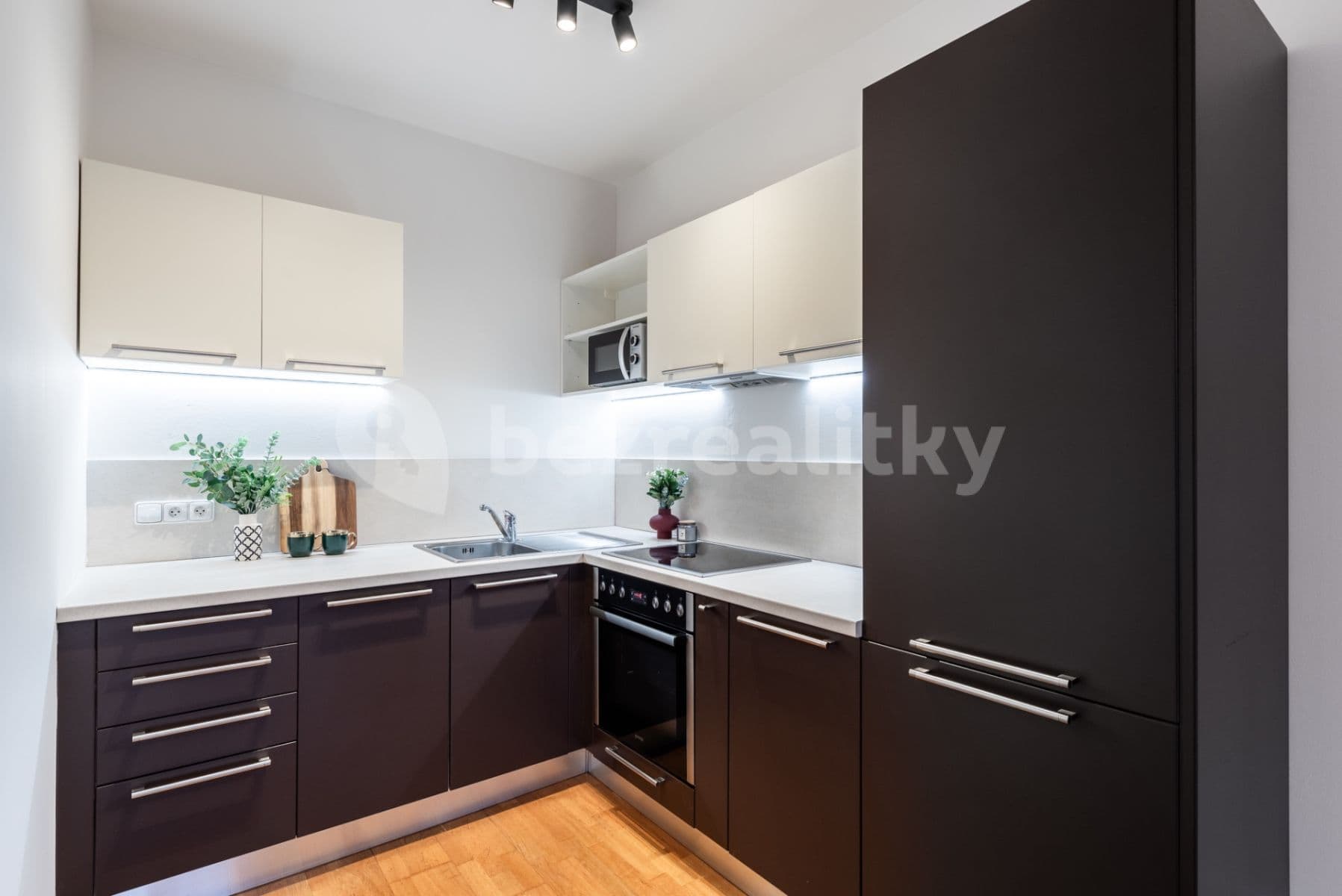Pronájem bytu 2+kk 49 m², Jeseniova, Praha, Praha Pronájem bytu 2+kk 49 m², Jeseniova, Praha, Praha