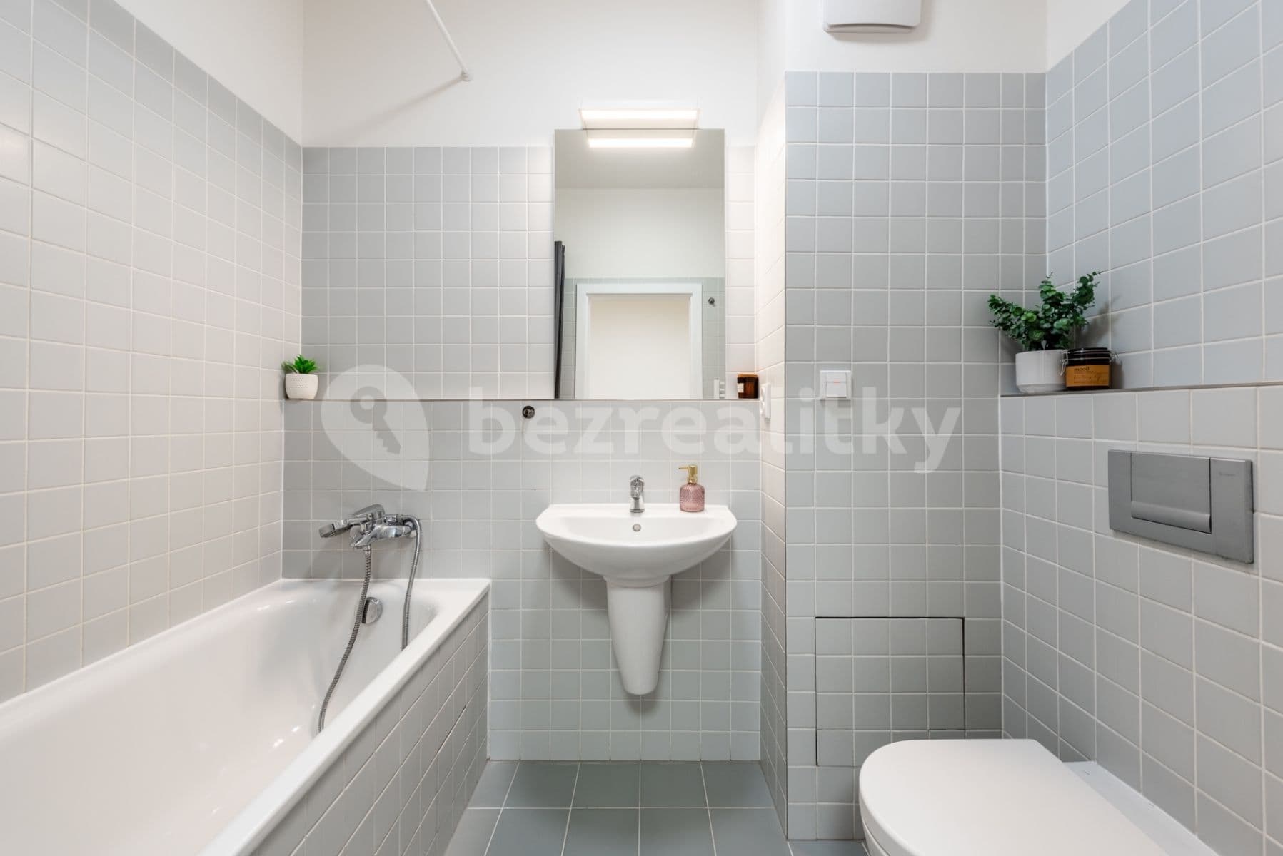 Pronájem bytu 2+kk 49 m², Jeseniova, Praha, Praha Pronájem bytu 2+kk 49 m², Jeseniova, Praha, Praha