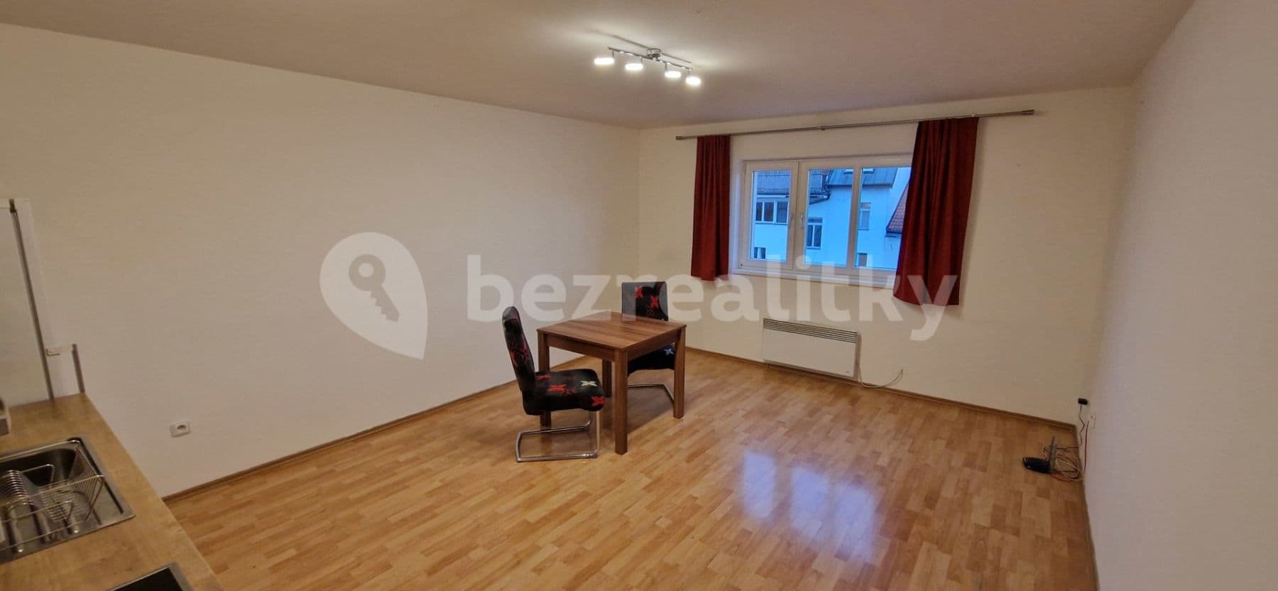 Pronájem bytu 1+kk 30 m², Krátká, Praha, Praha Pronájem bytu 1+kk 30 m², Krátká, Praha, Praha