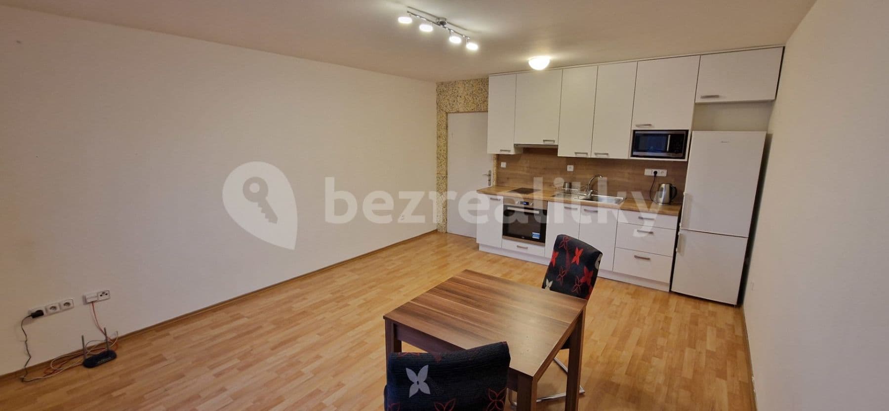 Pronájem bytu 1+kk 30 m², Krátká, Praha, Praha Pronájem bytu 1+kk 30 m², Krátká, Praha, Praha