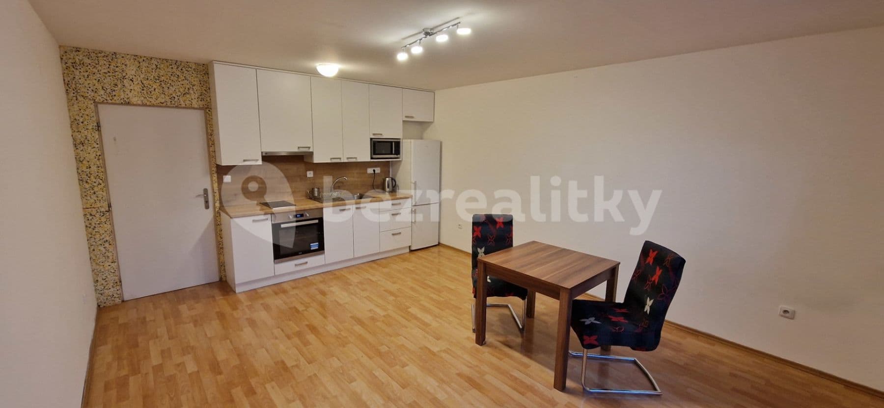 Pronájem bytu 1+kk 30 m², Krátká, Praha, Praha Pronájem bytu 1+kk 30 m², Krátká, Praha, Praha