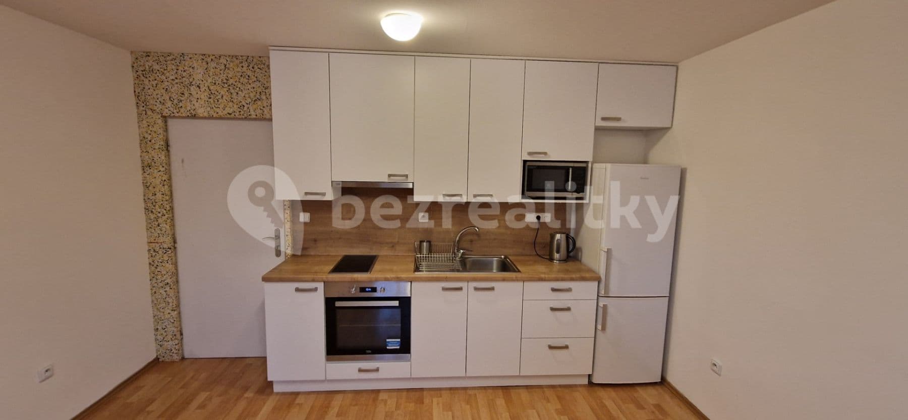 Pronájem bytu 1+kk 30 m², Krátká, Praha, Praha Pronájem bytu 1+kk 30 m², Krátká, Praha, Praha