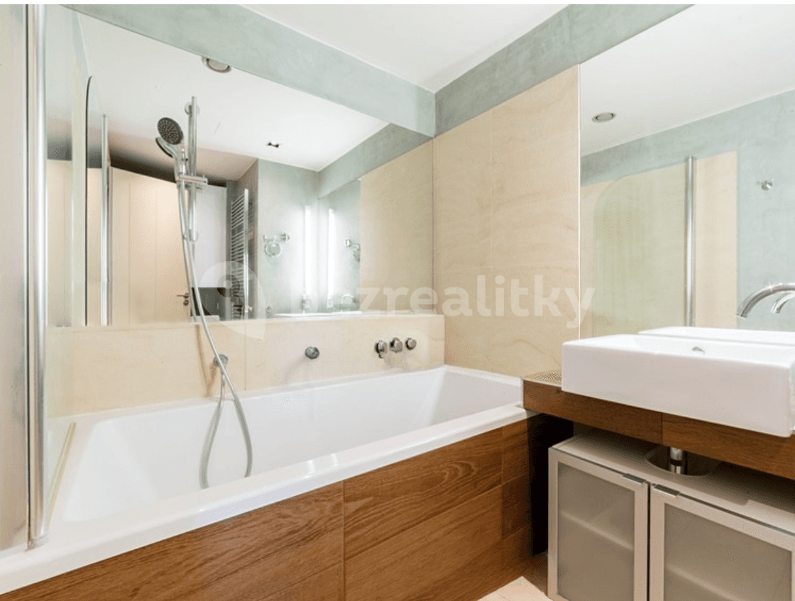 Pronájem bytu 2+kk 53 m², Rohanské nábřeží, Praha, Praha Pronájem bytu 2+kk 53 m², Rohanské nábřeží, Praha, Praha