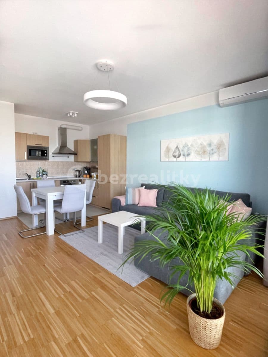 Pronájem bytu 2+kk 53 m², Rohanské nábřeží, Praha, Praha Pronájem bytu 2+kk 53 m², Rohanské nábřeží, Praha, Praha