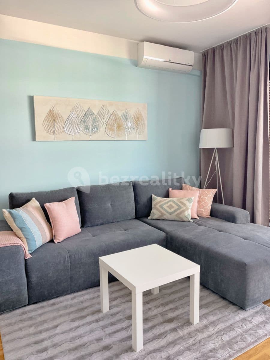 Pronájem bytu 2+kk 53 m², Rohanské nábřeží, Praha, Praha Pronájem bytu 2+kk 53 m², Rohanské nábřeží, Praha, Praha