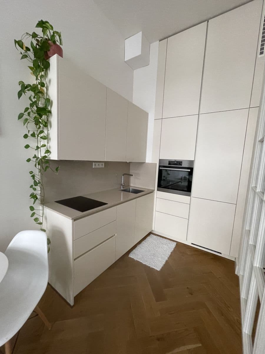 Pronájem bytu 43 m², Dlážděná, Praha, Praha Pronájem bytu 43 m², Dlážděná, Praha, Praha