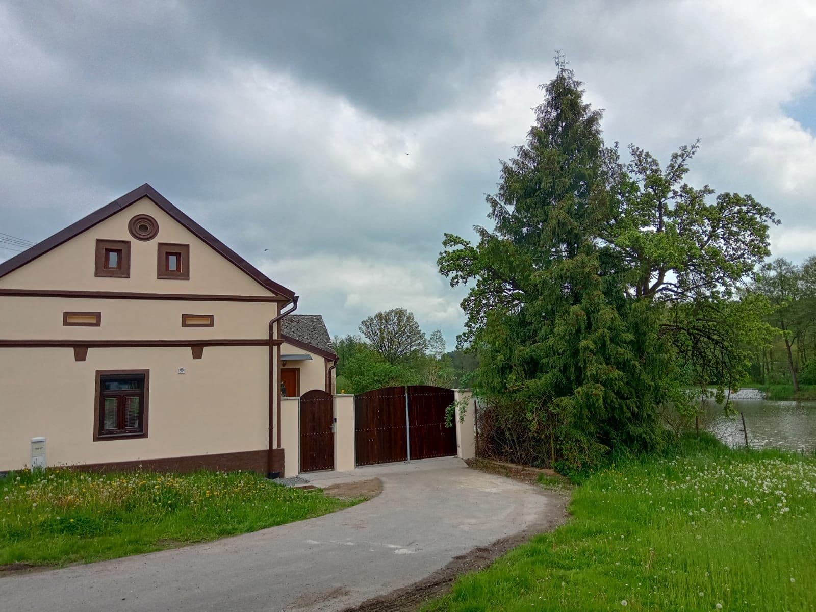 Pronájem bytu 160 m², Hradišťany, Honezovice, Plzeňský kraj Pronájem bytu 160 m², Hradišťany, Honezovice, Plzeňský kraj