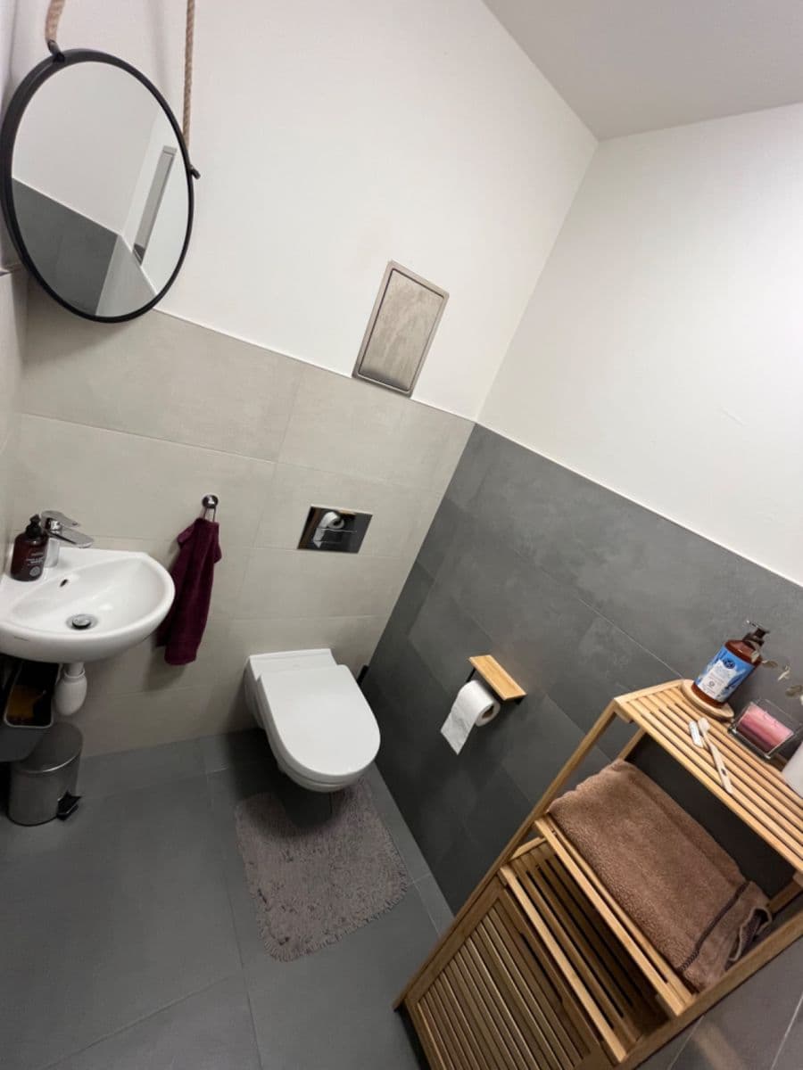 Pronájem bytu 2+kk 65 m², Kovářská, Praha, Praha Pronájem bytu 2+kk 65 m², Kovářská, Praha, Praha