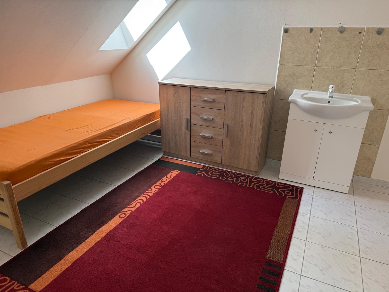 Pronájem bytu 1+kk 18 m², V Podlískách, Braškov, Středočeský kraj Pronájem bytu 1+kk 18 m², V Podlískách, Braškov, Středočeský kraj