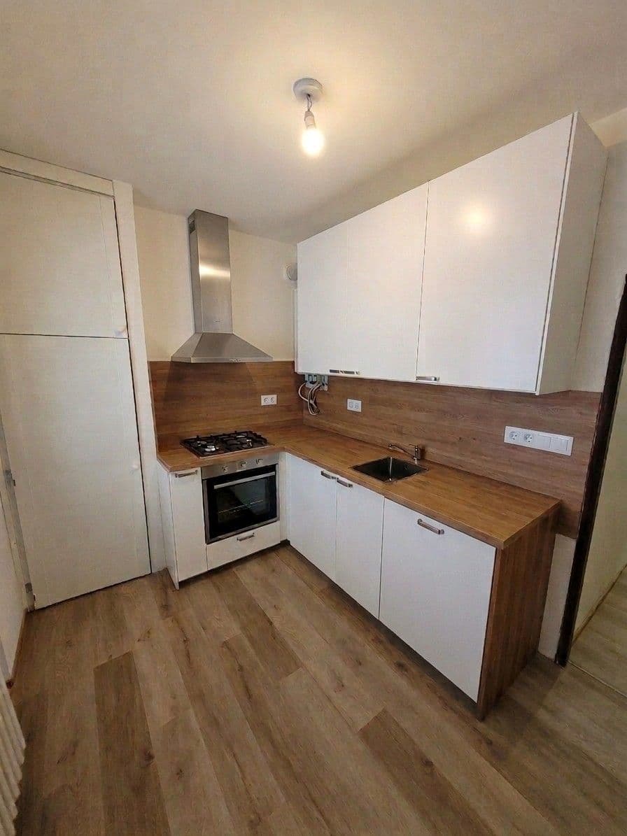 Pronájem bytu 3+1 62 m², Husova čtvrť, Rosice, Jihomoravský kraj Pronájem bytu 3+1 62 m², Husova čtvrť, Rosice, Jihomoravský kraj