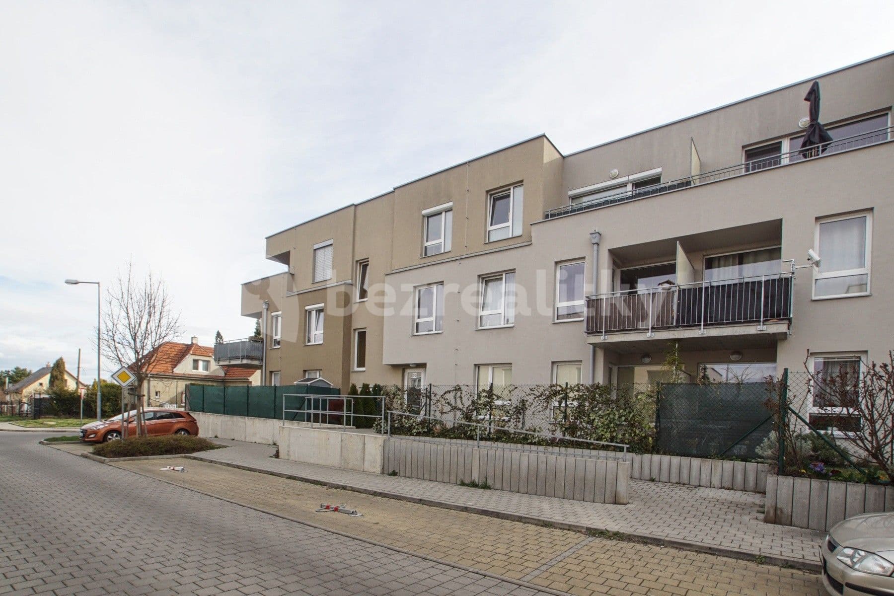 Pronájem bytu 1+kk 36 m², U Vodojemu, Brandýs nad Labem-Stará Boleslav, Středočeský kraj Pronájem bytu 1+kk 36 m², U Vodojemu, Brandýs nad Labem-Stará Boleslav, Středočeský kraj