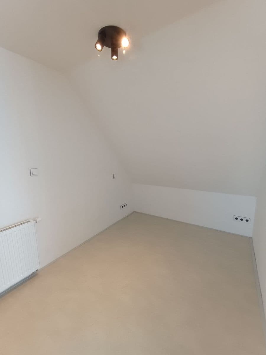Pronájem domu 45 m², pozemek 480 m², Horusická, Praha, Praha Pronájem domu 45 m², pozemek 480 m², Horusická, Praha, Praha