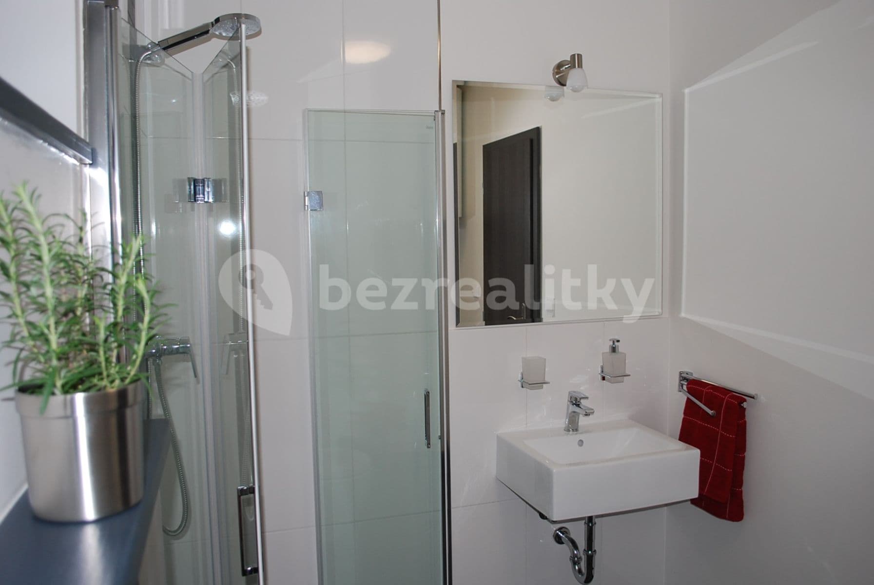 Pronájem domu 50 m², pozemek 500 m², Slámová, Kamenice, Středočeský kraj Pronájem domu 50 m², pozemek 500 m², Slámová, Kamenice, Středočeský kraj