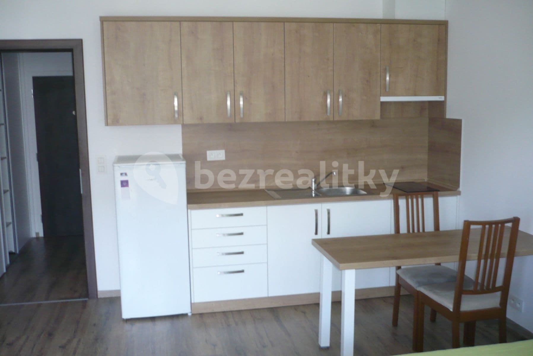 Pronájem bytu 1+1 37 m², Malokrasňanská, Rača, Bratislavský kraj Pronájem bytu 1+1 37 m², Malokrasňanská, Rača, Bratislavský kraj