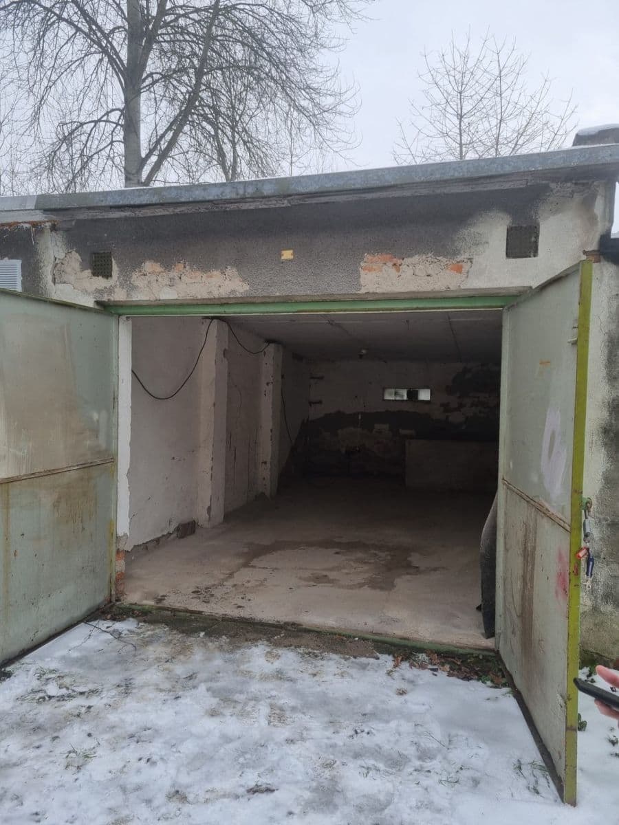 Pronájem garáže 24 m², Česká Lípa, Liberecký kraj Pronájem garáže 24 m², Česká Lípa, Liberecký kraj