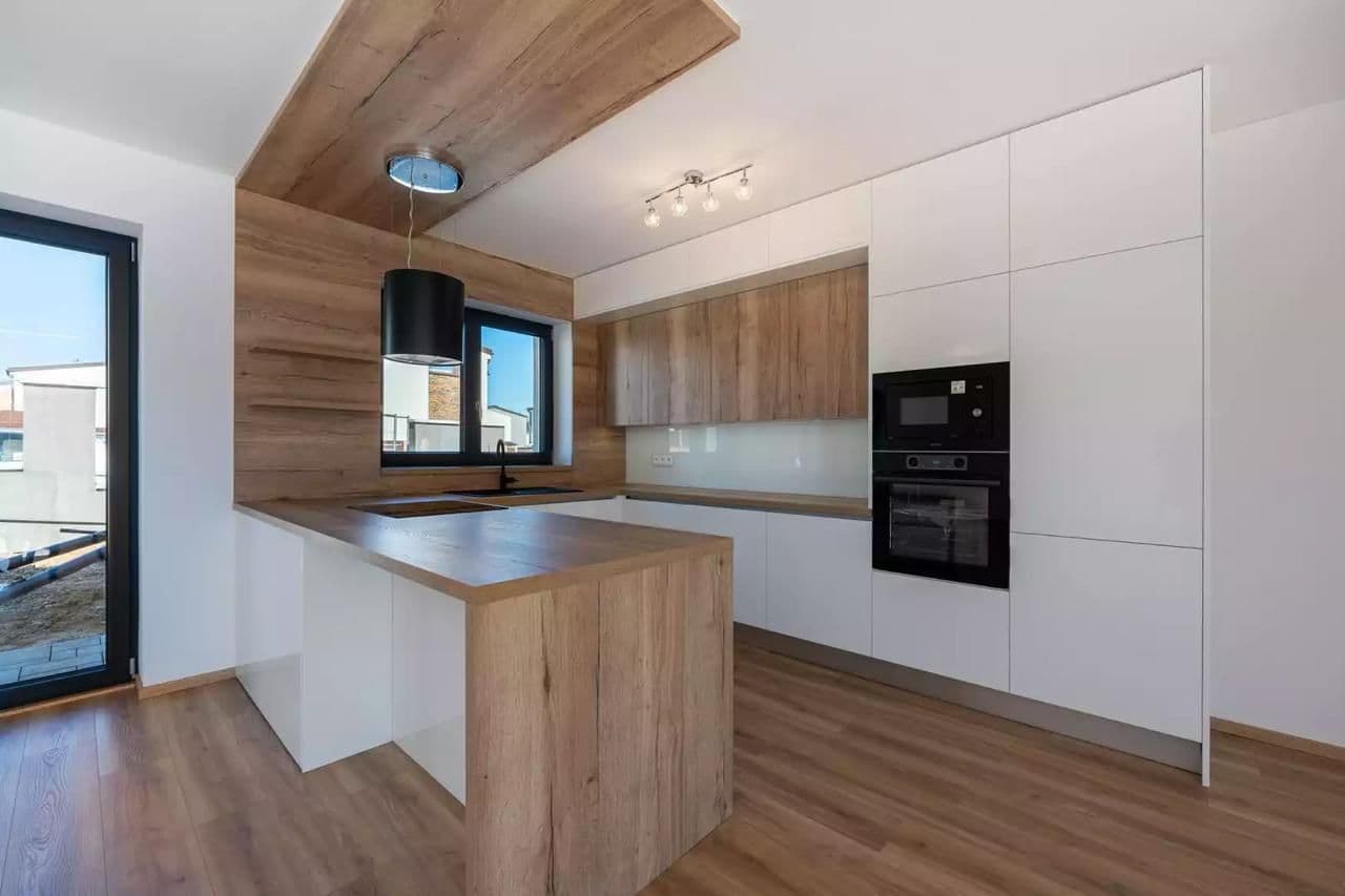 Prodej domu 180 m², pozemek 835 m², Pomněnková, Mukařov, Středočeský kraj Prodej domu 180 m², pozemek 835 m², Pomněnková, Mukařov, Středočeský kraj