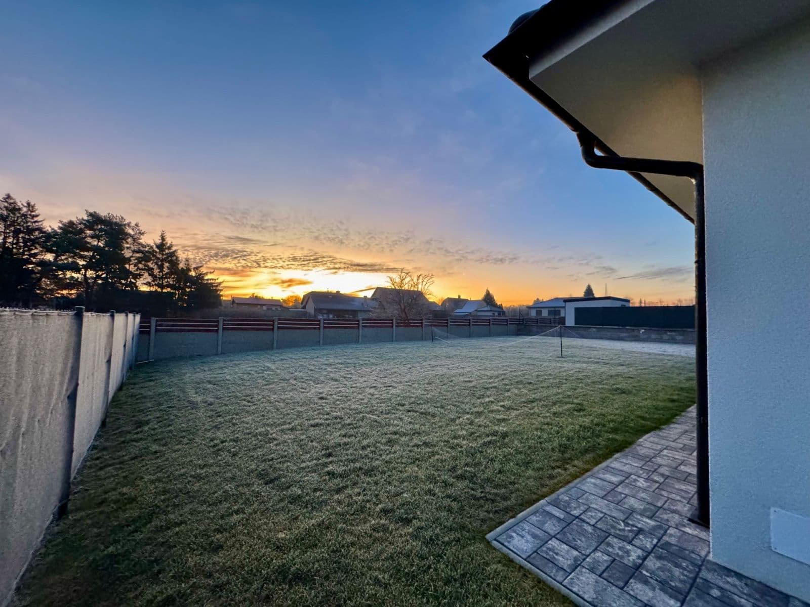 Prodej domu 180 m², pozemek 835 m², Pomněnková, Mukařov, Středočeský kraj Prodej domu 180 m², pozemek 835 m², Pomněnková, Mukařov, Středočeský kraj