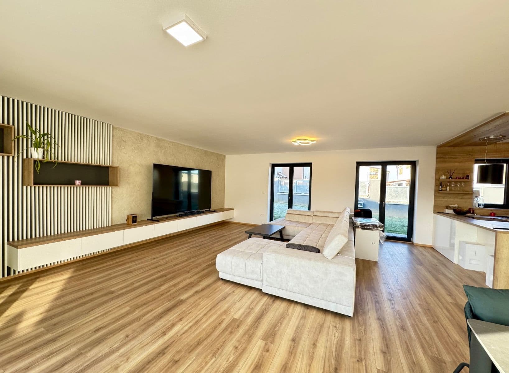 Prodej domu 180 m², pozemek 835 m², Pomněnková, Mukařov, Středočeský kraj Prodej domu 180 m², pozemek 835 m², Pomněnková, Mukařov, Středočeský kraj