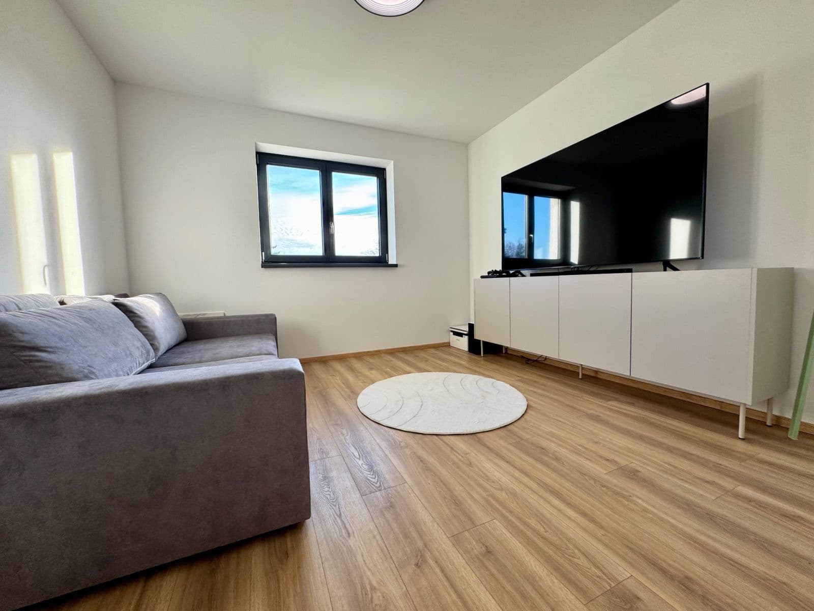 Prodej domu 180 m², pozemek 835 m², Pomněnková, Mukařov, Středočeský kraj Prodej domu 180 m², pozemek 835 m², Pomněnková, Mukařov, Středočeský kraj