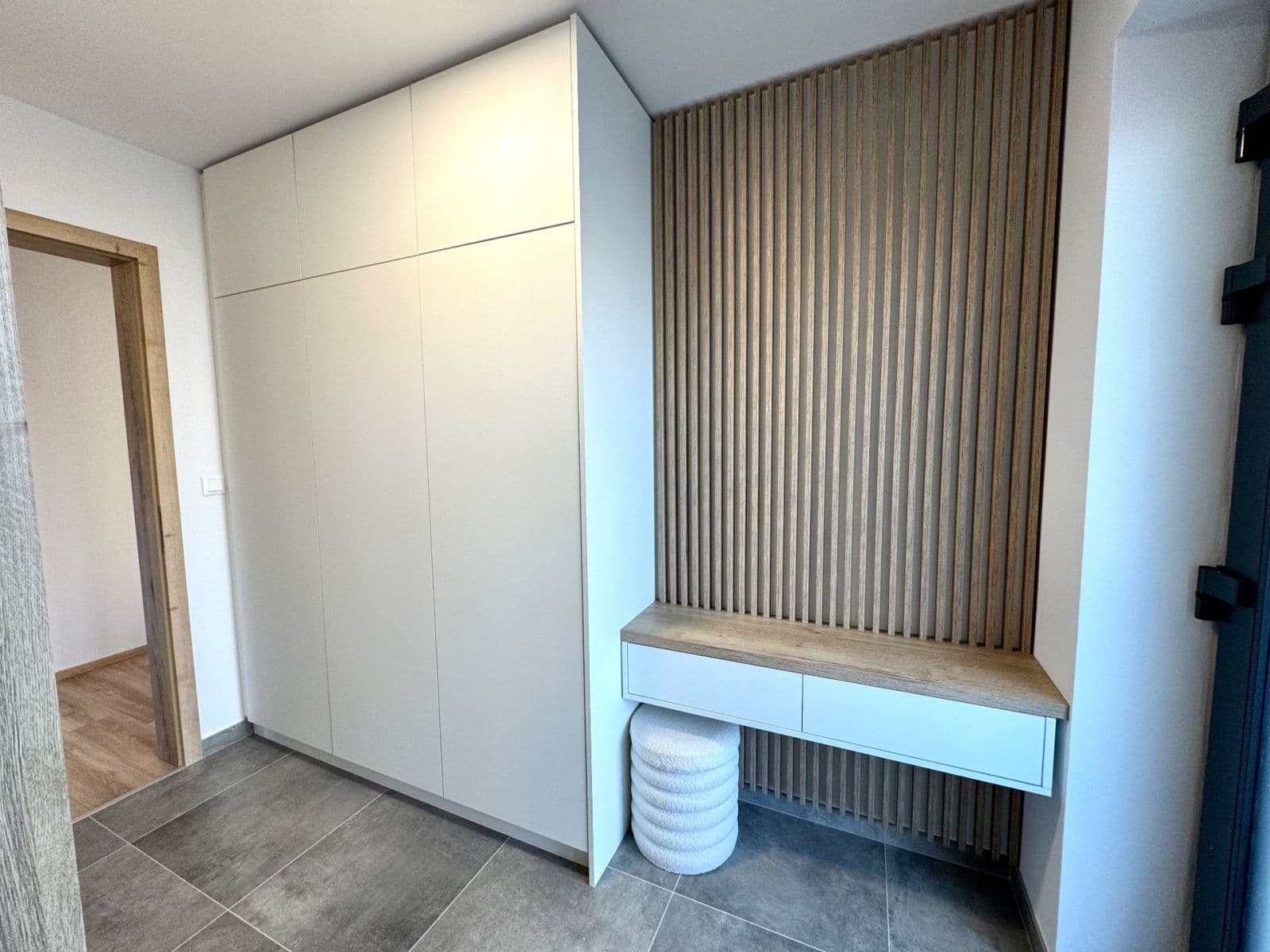 Prodej domu 180 m², pozemek 835 m², Pomněnková, Mukařov, Středočeský kraj Prodej domu 180 m², pozemek 835 m², Pomněnková, Mukařov, Středočeský kraj