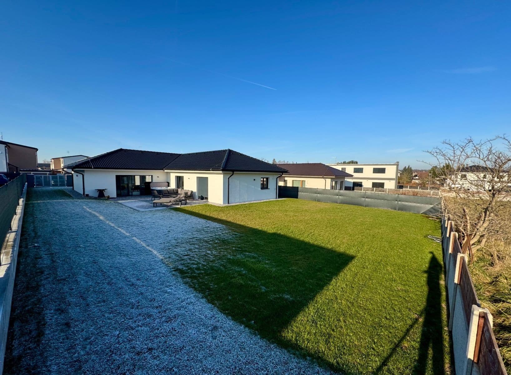 Prodej domu 180 m², pozemek 835 m², Pomněnková, Mukařov, Středočeský kraj Prodej domu 180 m², pozemek 835 m², Pomněnková, Mukařov, Středočeský kraj