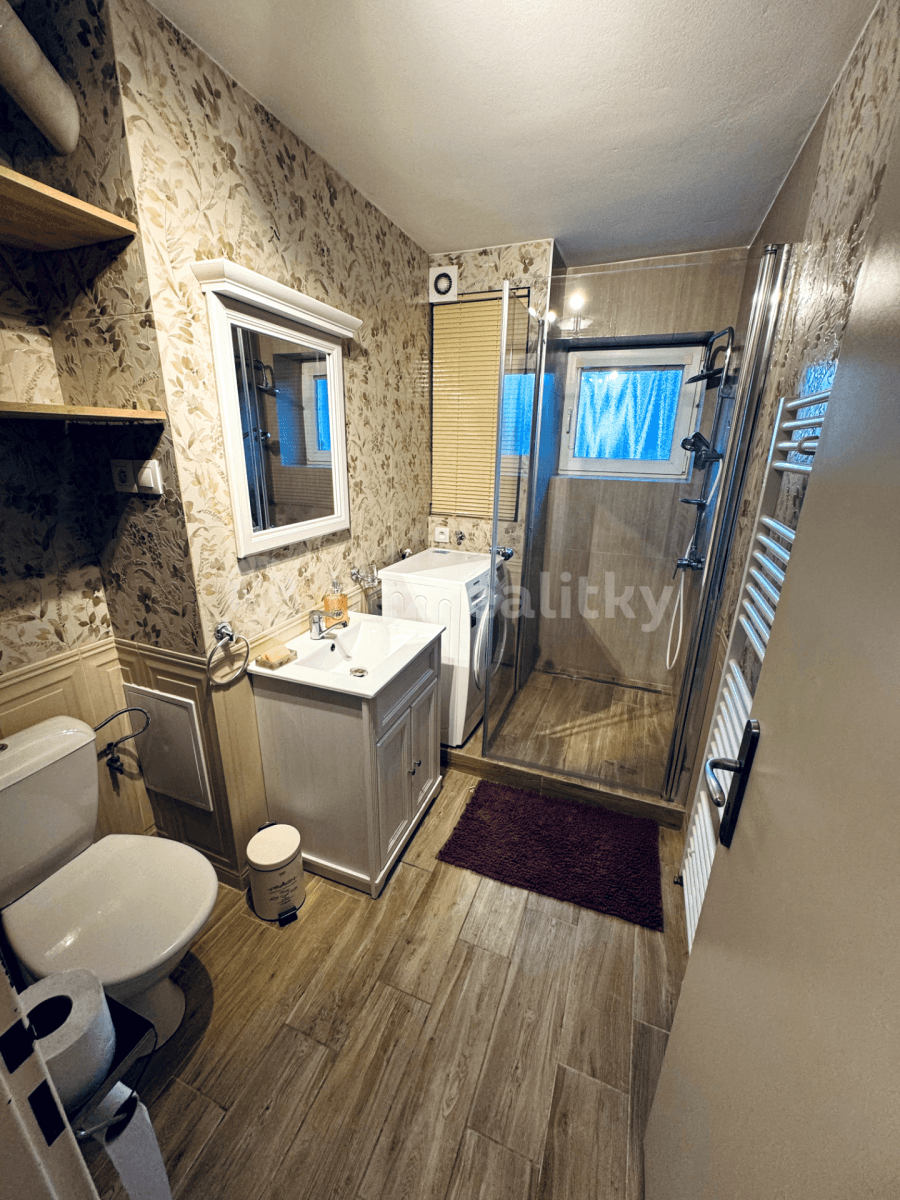 Pronájem bytu 2+1 50 m², Lovinského, Bratislava - mestská časť Staré Mesto, Bratislavský kraj Pronájem bytu 2+1 50 m², Lovinského, Bratislava - mestská časť Staré Mesto, Bratislavský kraj