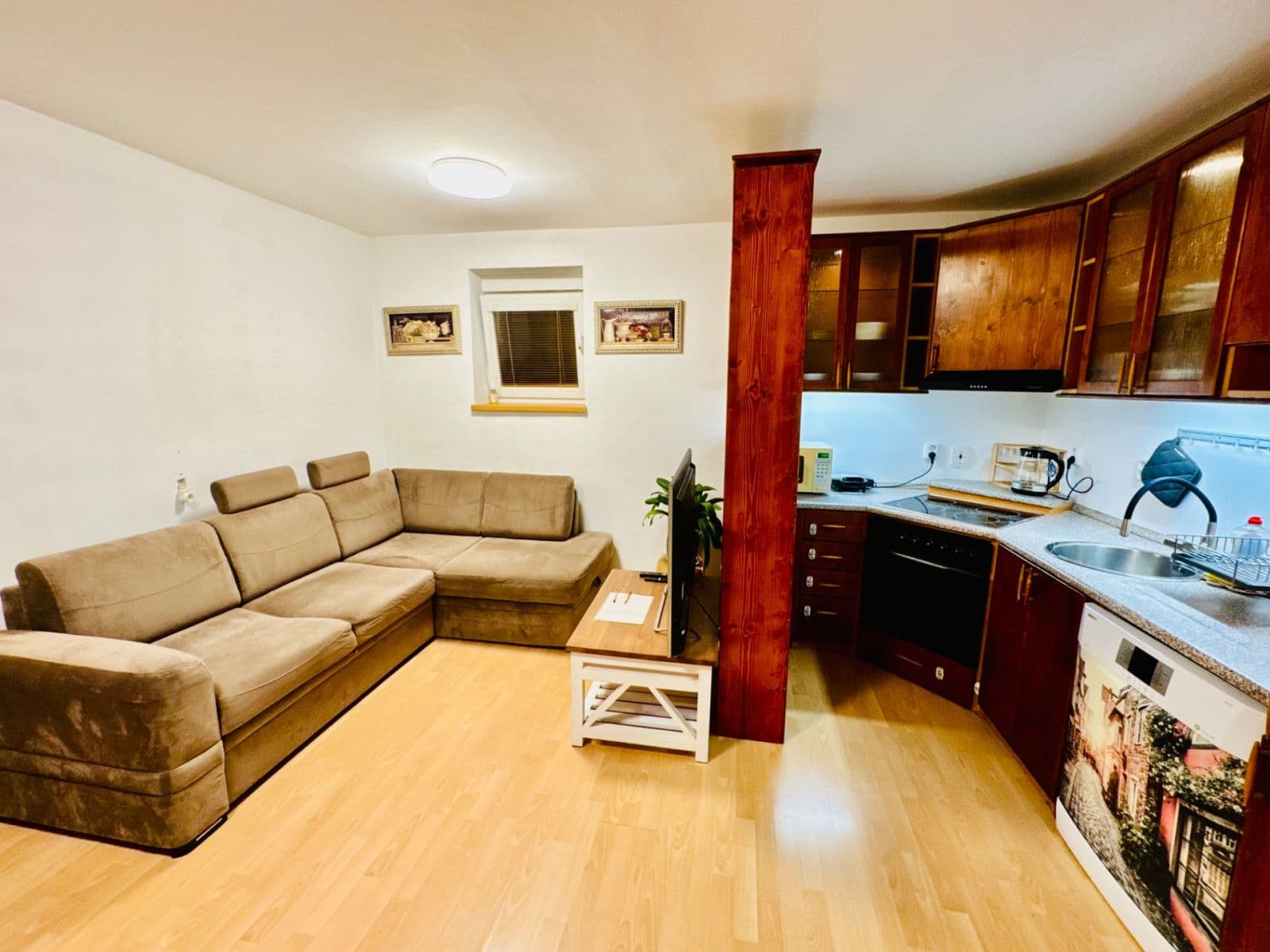 Pronájem bytu 2+1 50 m², Lovinského, Bratislava - mestská časť Staré Mesto, Bratislavský kraj Pronájem bytu 2+1 50 m², Lovinského, Bratislava - mestská časť Staré Mesto, Bratislavský kraj