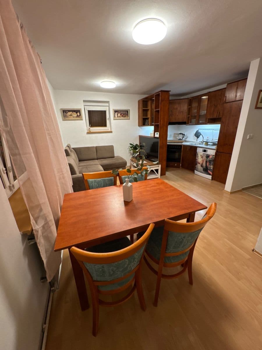 Pronájem bytu 2+1 50 m², Lovinského, Bratislava - mestská časť Staré Mesto, Bratislavský kraj Pronájem bytu 2+1 50 m², Lovinského, Bratislava - mestská časť Staré Mesto, Bratislavský kraj