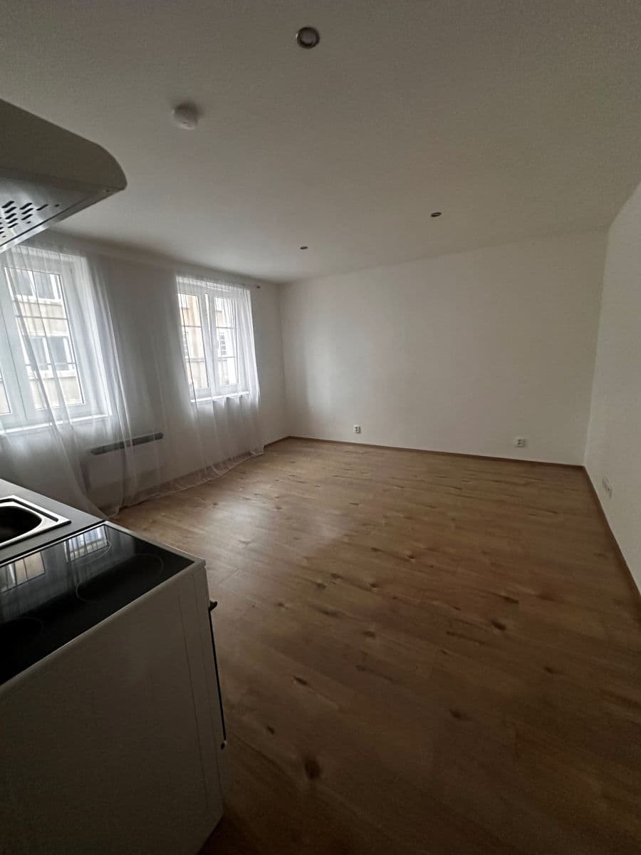 Pronájem bytu 1+kk 27 m², gen. Svobody, Teplice, Ústecký kraj Pronájem bytu 1+kk 27 m², gen. Svobody, Teplice, Ústecký kraj