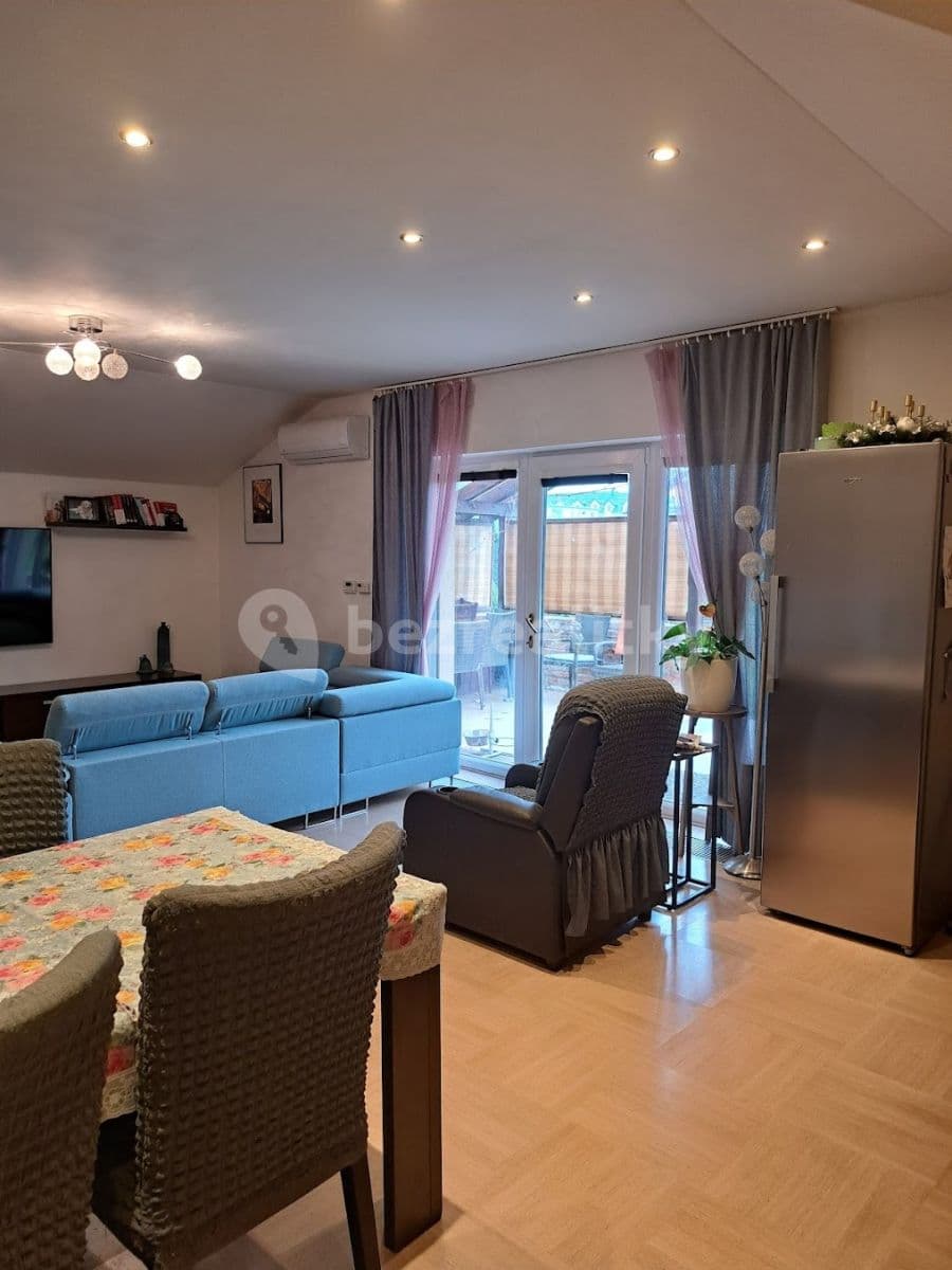 Pronájem domu 130 m², pozemek 697 m², Dlážděná, Postřižín, Středočeský kraj Pronájem domu 130 m², pozemek 697 m², Dlážděná, Postřižín, Středočeský kraj