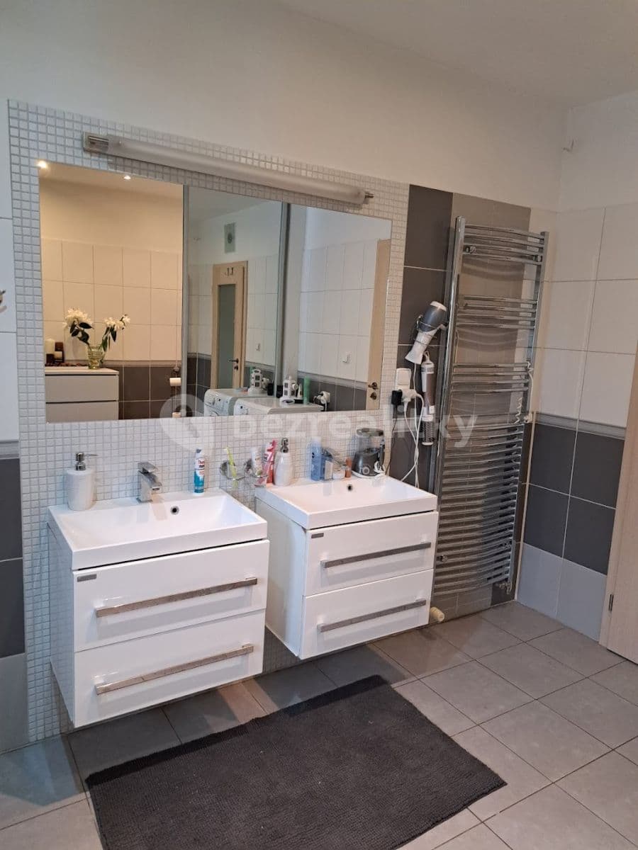 Pronájem domu 130 m², pozemek 697 m², Dlážděná, Postřižín, Středočeský kraj Pronájem domu 130 m², pozemek 697 m², Dlážděná, Postřižín, Středočeský kraj