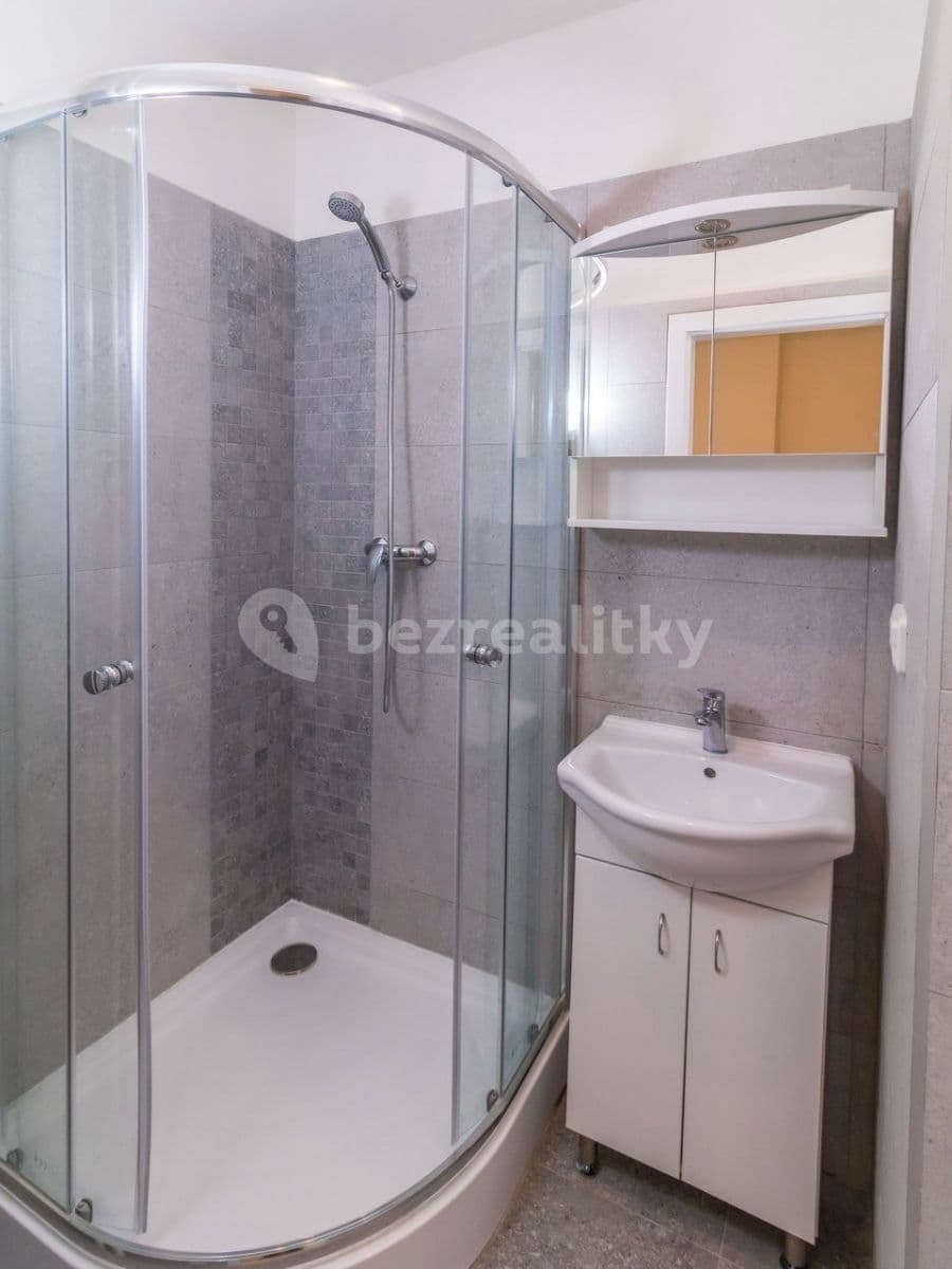 Pronájem bytu 2+1 53 m², Pod Lipami, Praha, Praha Pronájem bytu 2+1 53 m², Pod Lipami, Praha, Praha