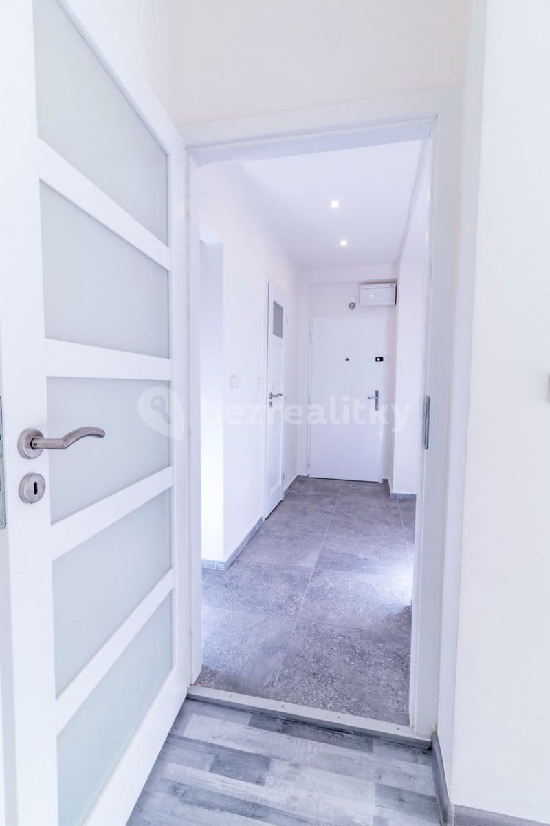 Pronájem bytu 2+1 53 m², Pod Lipami, Praha, Praha Pronájem bytu 2+1 53 m², Pod Lipami, Praha, Praha