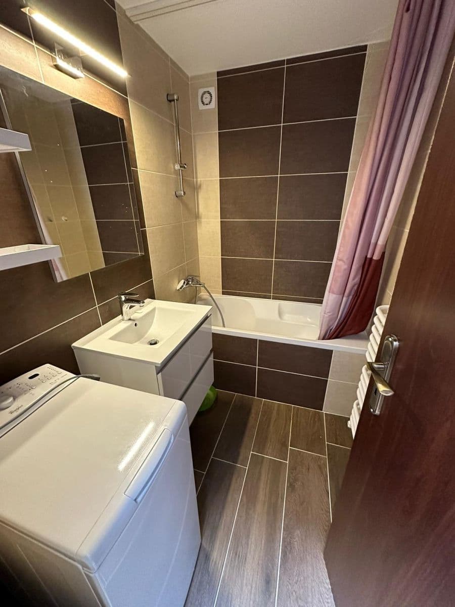 Pronájem bytu 2+1 55 m², Grösslingová, Bratislava - mestská časť Staré Mesto, Bratislavský kraj Pronájem bytu 2+1 55 m², Grösslingová, Bratislava - mestská časť Staré Mesto, Bratislavský kraj