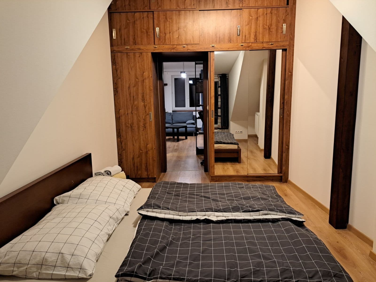 Pronájem bytu 2+1 55 m², Grösslingová, Bratislava - mestská časť Staré Mesto, Bratislavský kraj Pronájem bytu 2+1 55 m², Grösslingová, Bratislava - mestská časť Staré Mesto, Bratislavský kraj