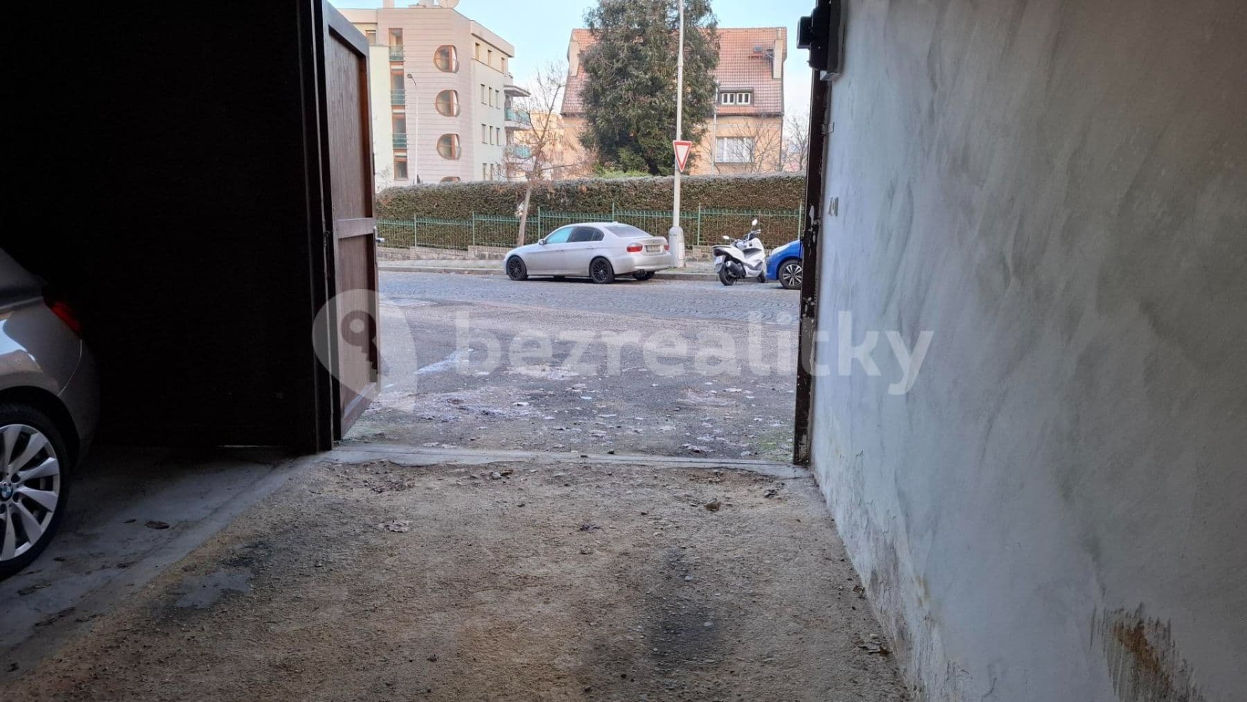 Pronájem garáže 27 m², U Klavírky, Praha, Praha Pronájem garáže 27 m², U Klavírky, Praha, Praha