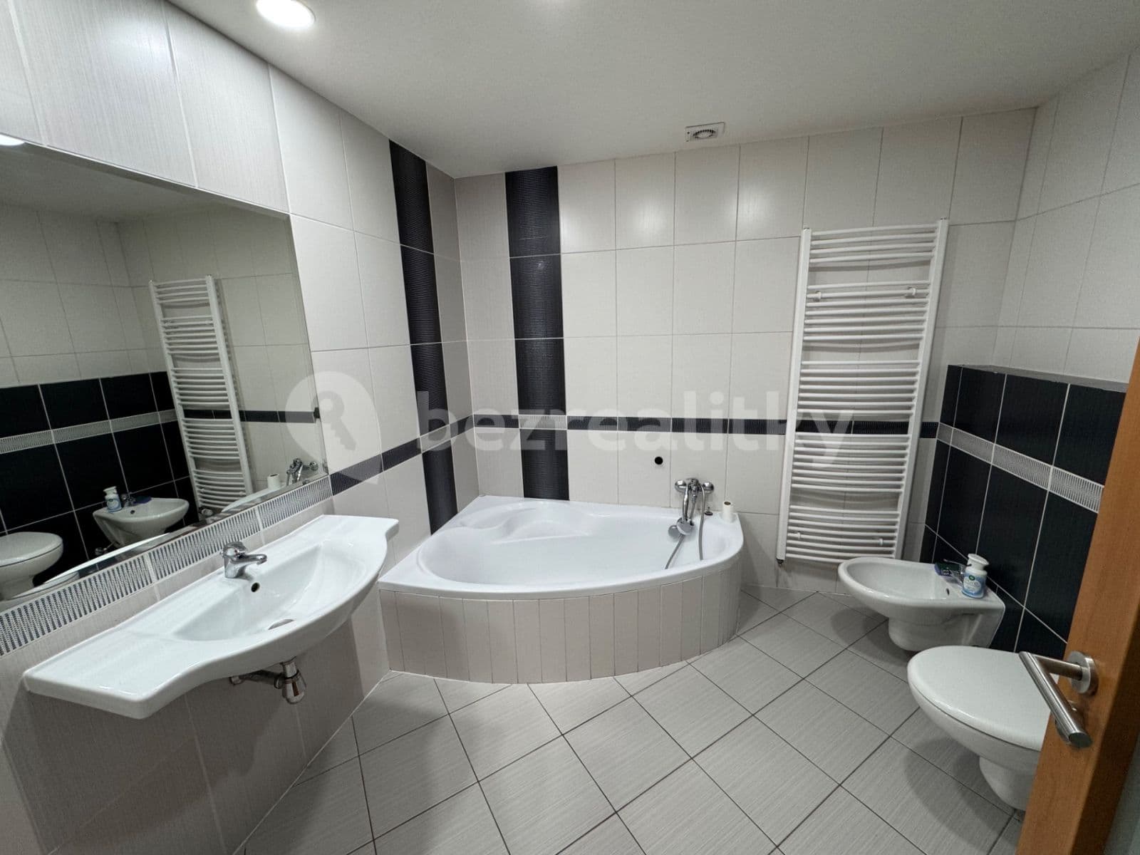 Pronájem bytu 2+1 81 m², Pivoňkova, Brno, Jihomoravský kraj Pronájem bytu 2+1 81 m², Pivoňkova, Brno, Jihomoravský kraj