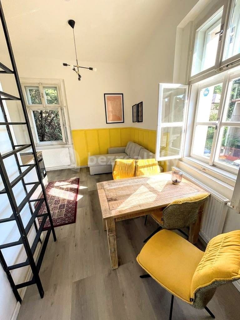 Pronájem bytu 1+kk 28 m², U Pekařky, Praha, Praha Pronájem bytu 1+kk 28 m², U Pekařky, Praha, Praha