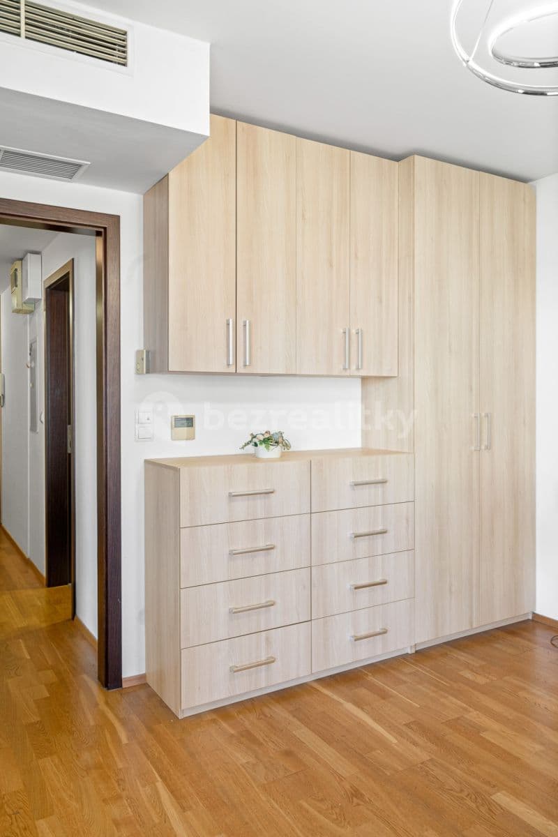 Pronájem bytu 1+kk 40 m², Malešická, Praha, Praha Pronájem bytu 1+kk 40 m², Malešická, Praha, Praha