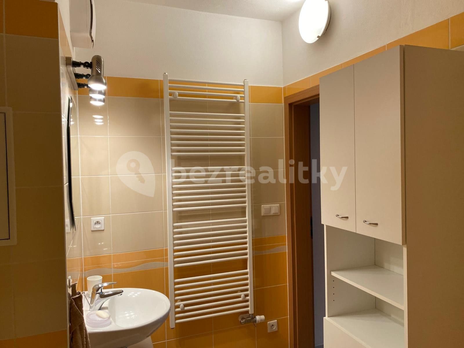 Pronájem bytu 1+kk 38 m², V Osikách, Praha, Praha Pronájem bytu 1+kk 38 m², V Osikách, Praha, Praha